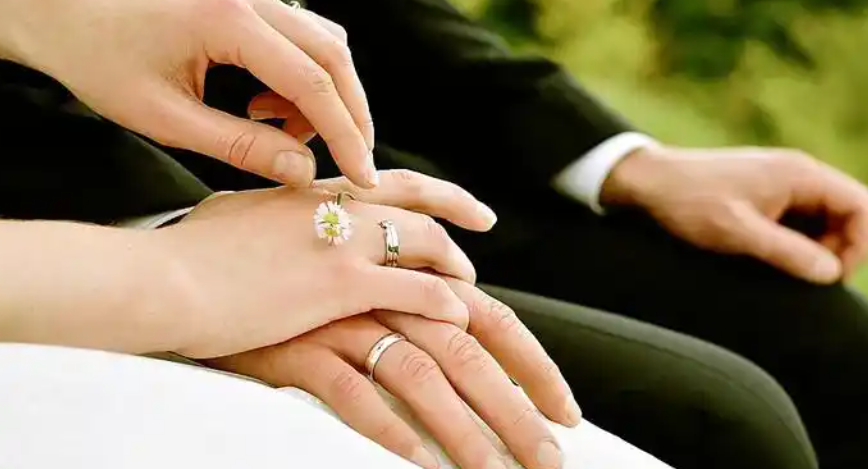深圳市婚外情调查公司：法院判决离婚房产过户需要双方签字吗