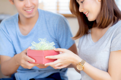 深圳私家调查；妻子在丈夫面前被欺负要离婚吗